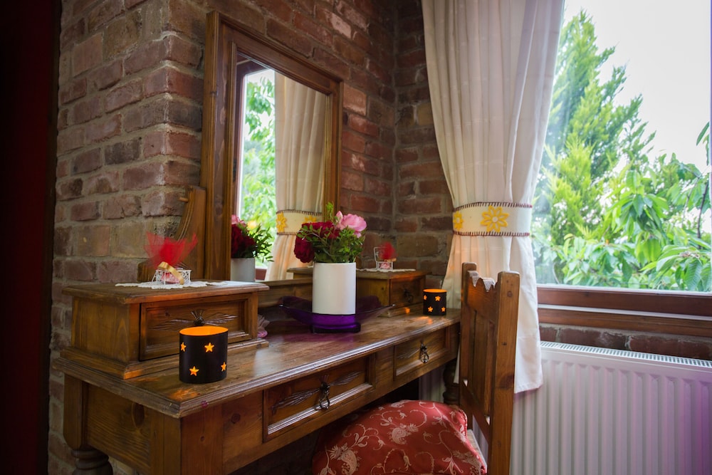 Ephesus Boutique Hotel 66/72