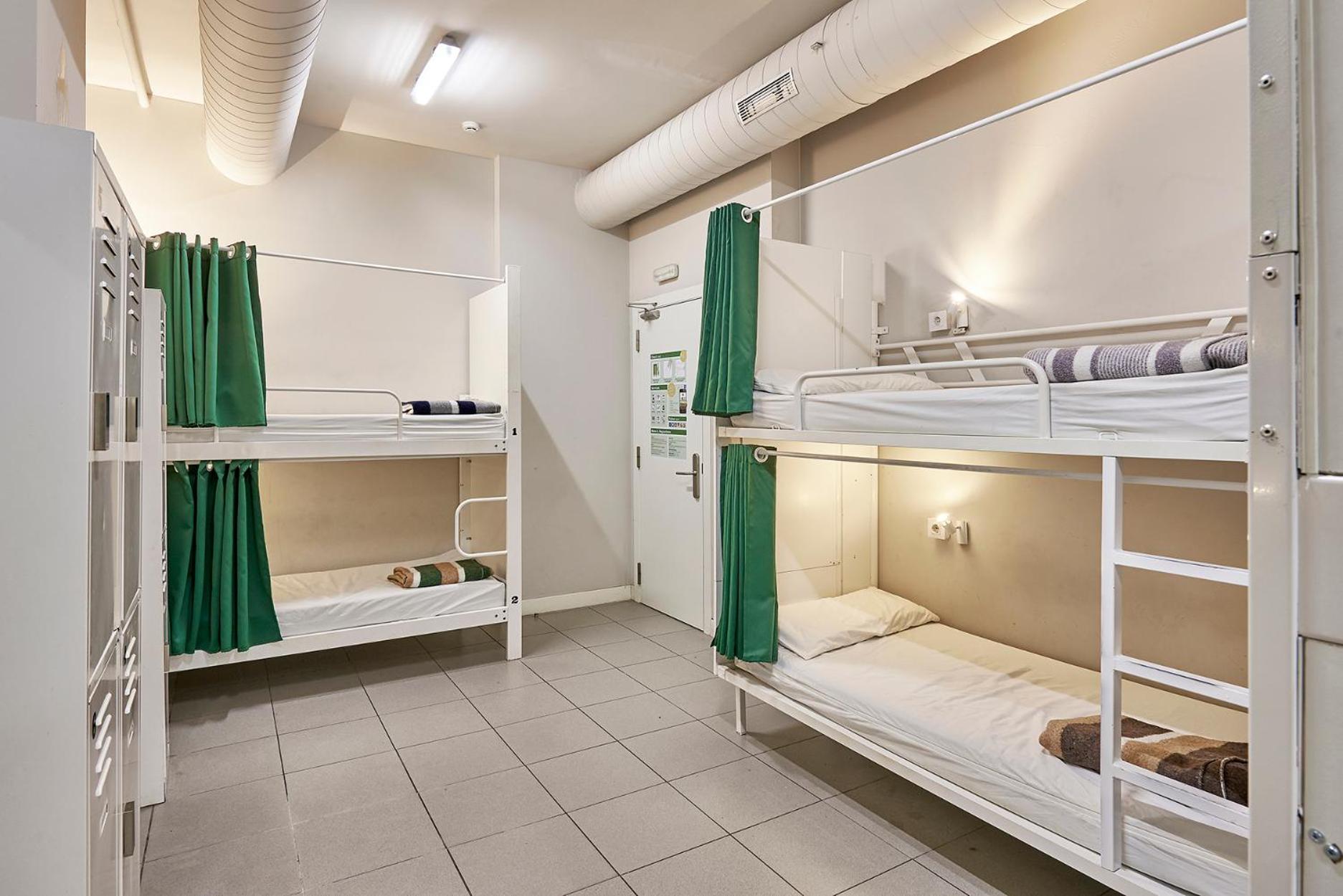 Mixed Dorm, 14 Beds