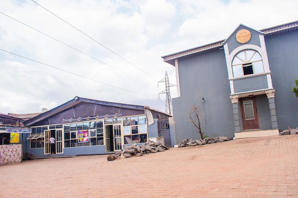 Jolac Hotel And Suites 33/44
