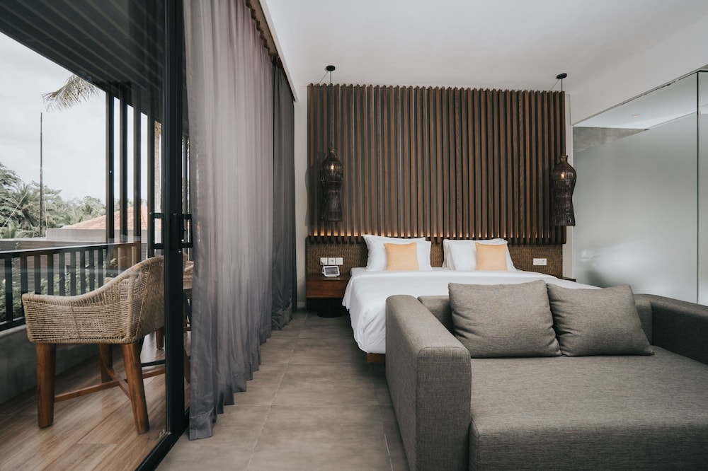 SUITE, BALCONY
