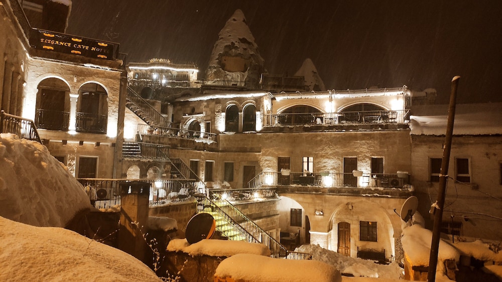 Elegance Cave Suites 42/47