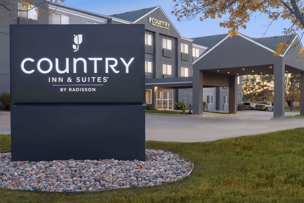 Country Inn & Suites by Radisson, Brookings, SD 1/39