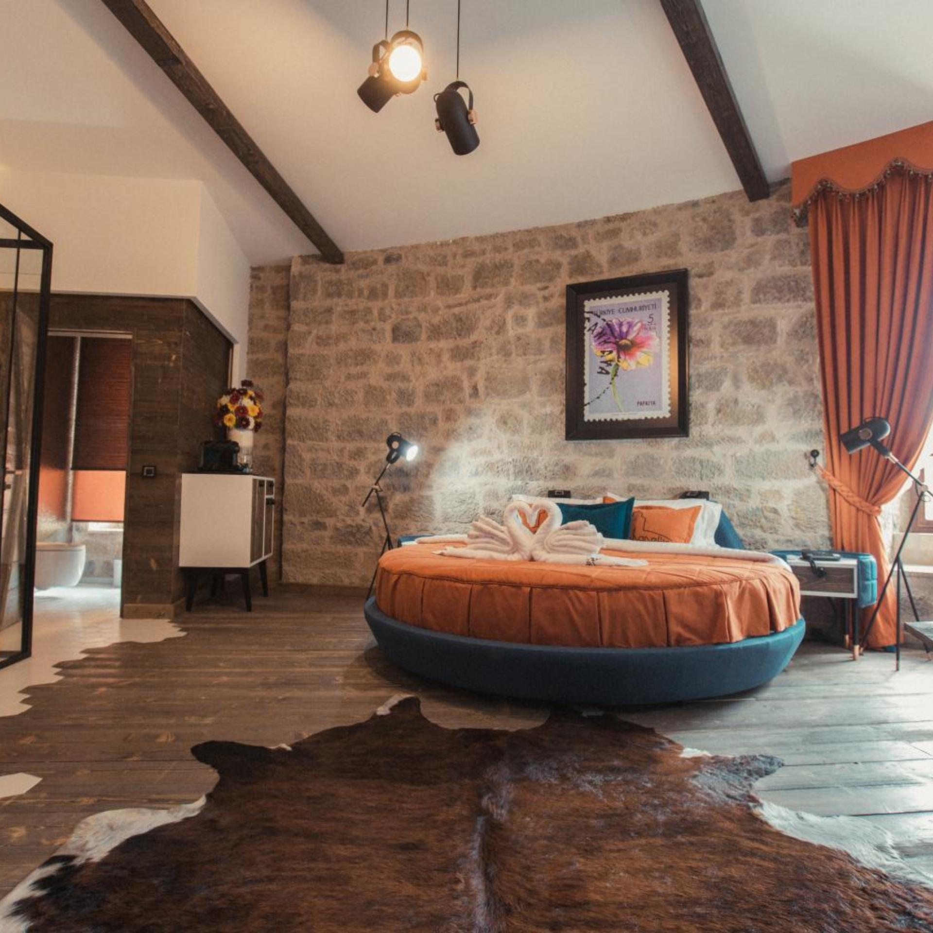 Deluxe, Queen Bed, Hot Tub