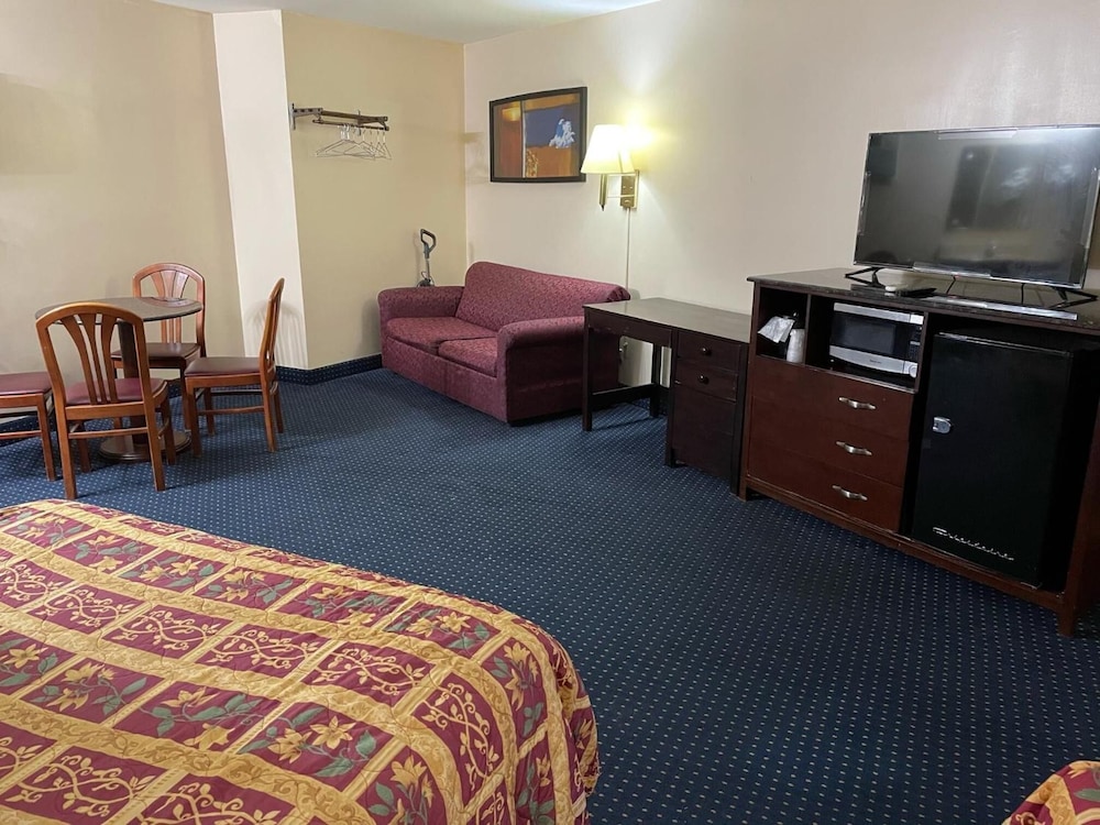American Inn & Suites 19/28
