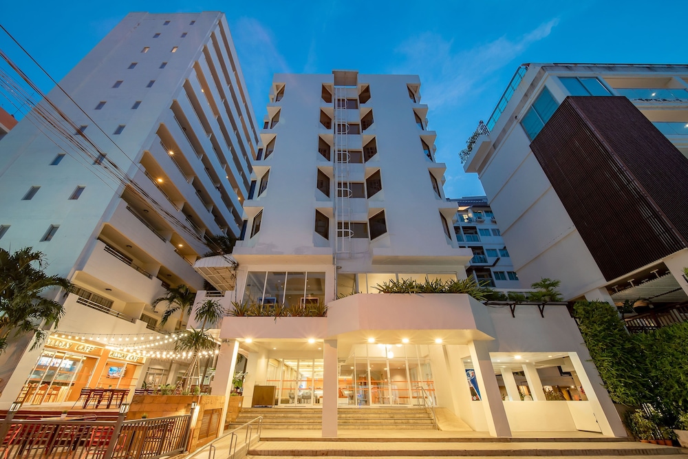 Sunshine Hotel and Residences 6/65