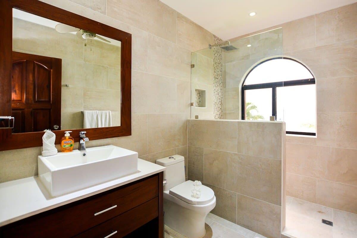 Spectacular - Spacious unit in Flamingo in front of the beach 34/34