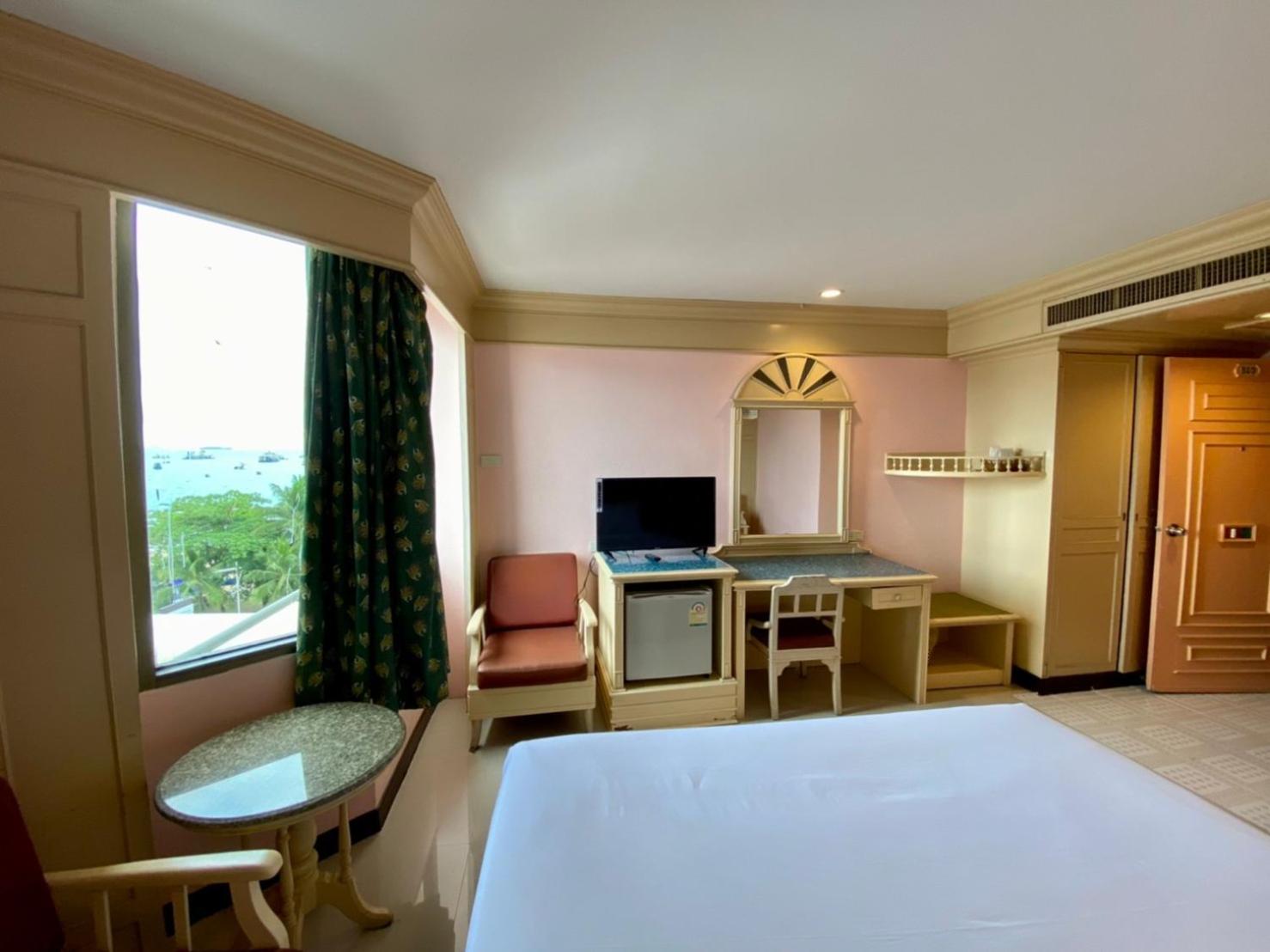 AA Hotel Pattaya 17/42