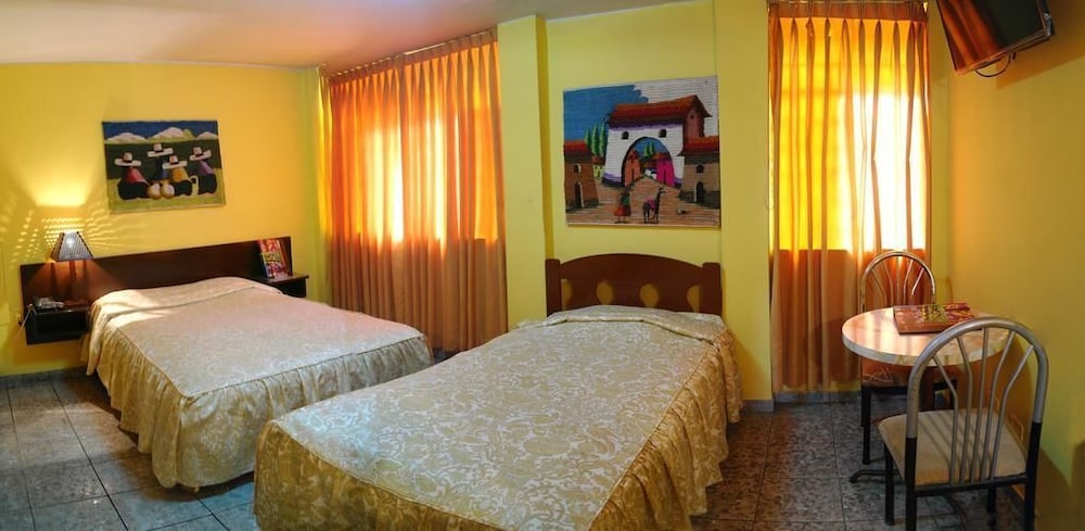 ROOM, TWIN BEDS