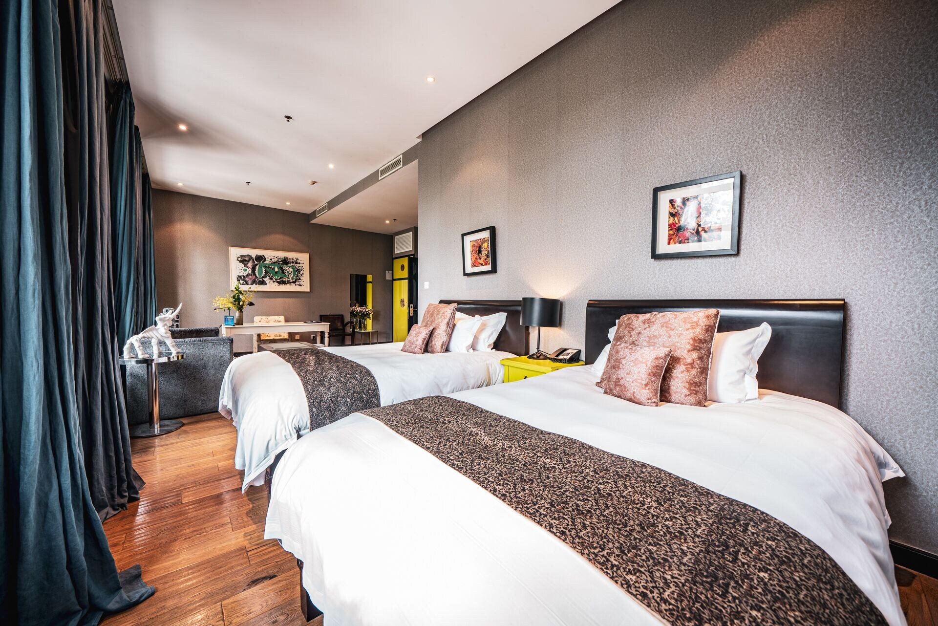 Suite, King Bed