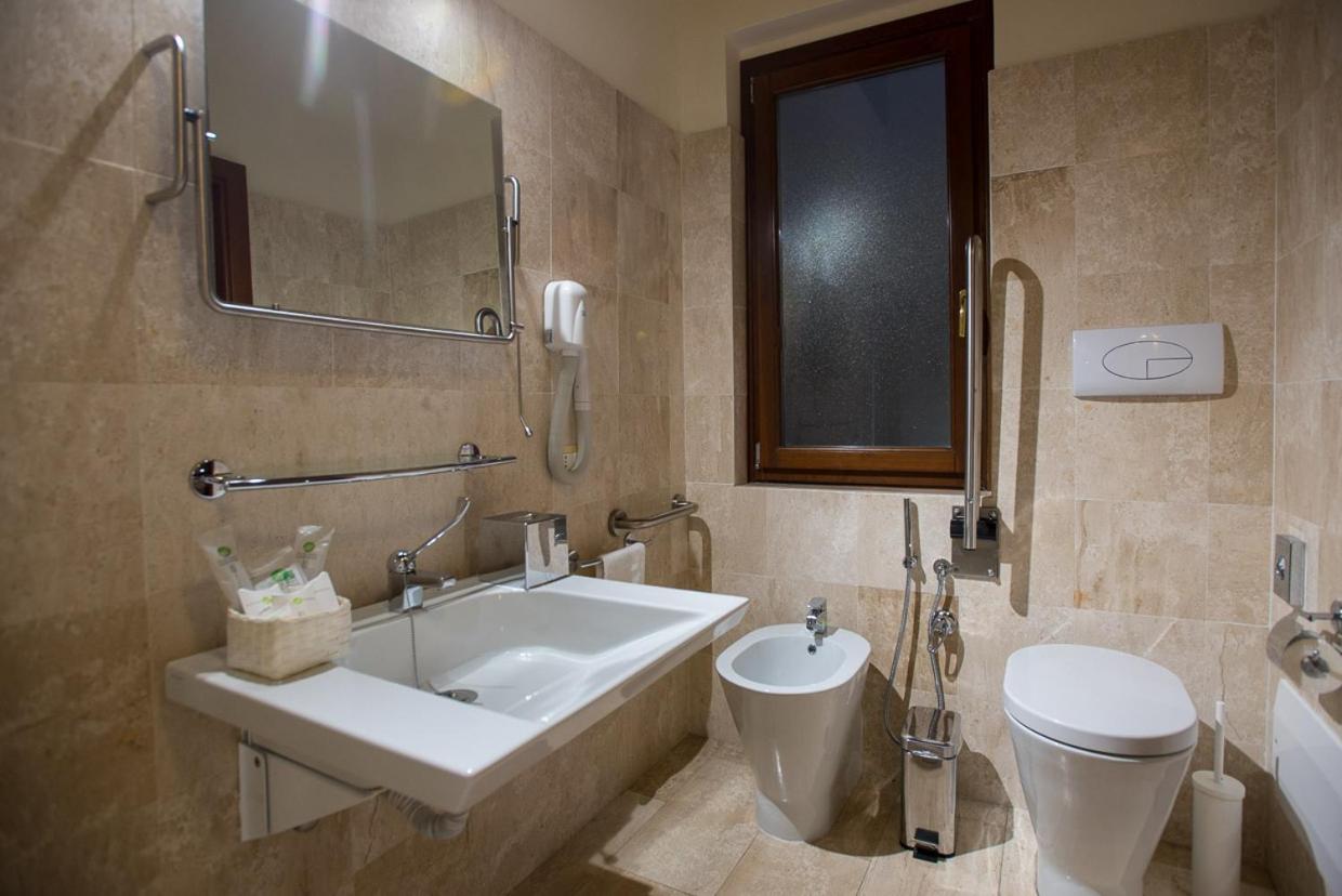 غرفة بسريرين منفصلين لذوي الإعاقة، Hotel Flora 5/5