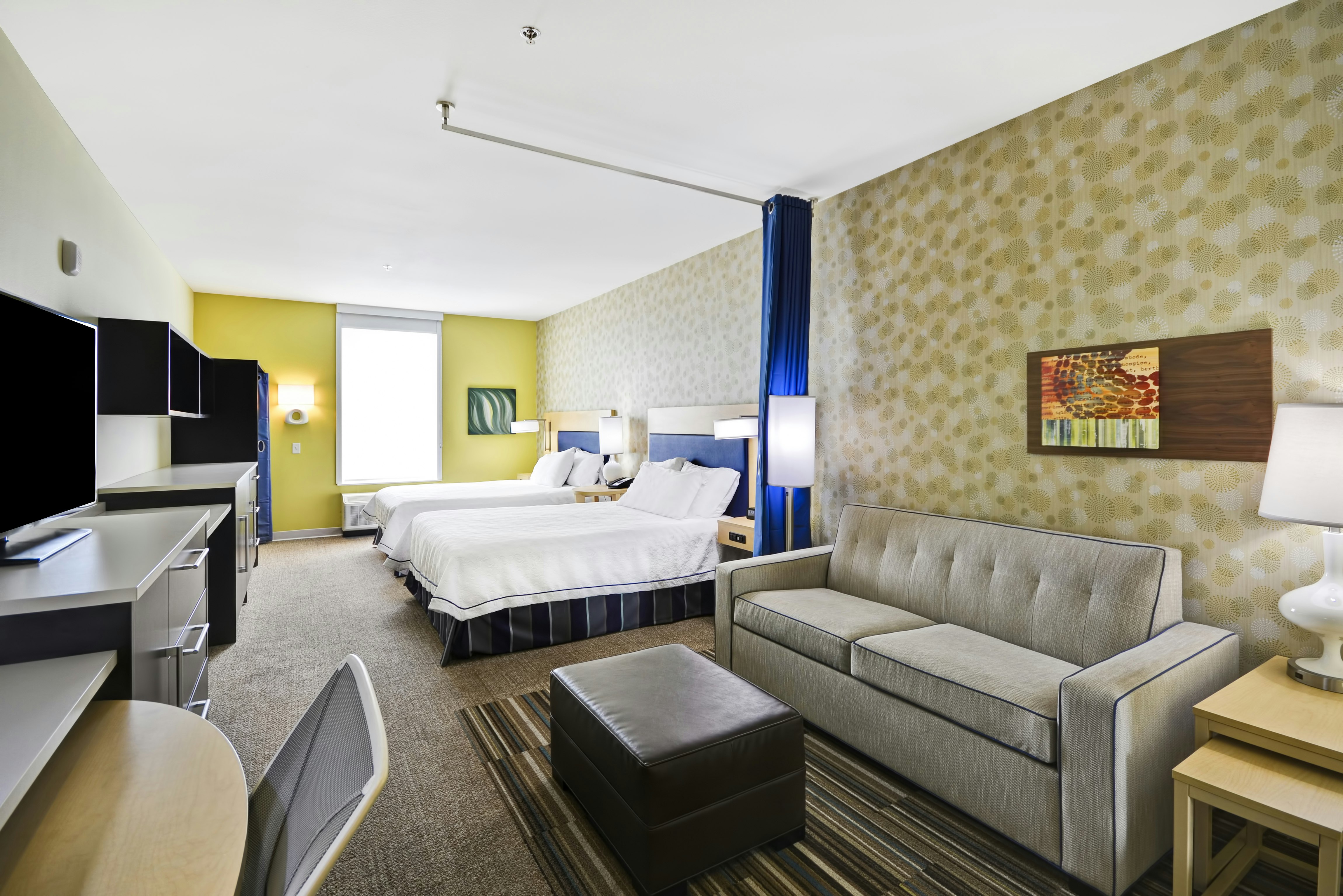 STUDIO, 2 QUEEN BEDS
