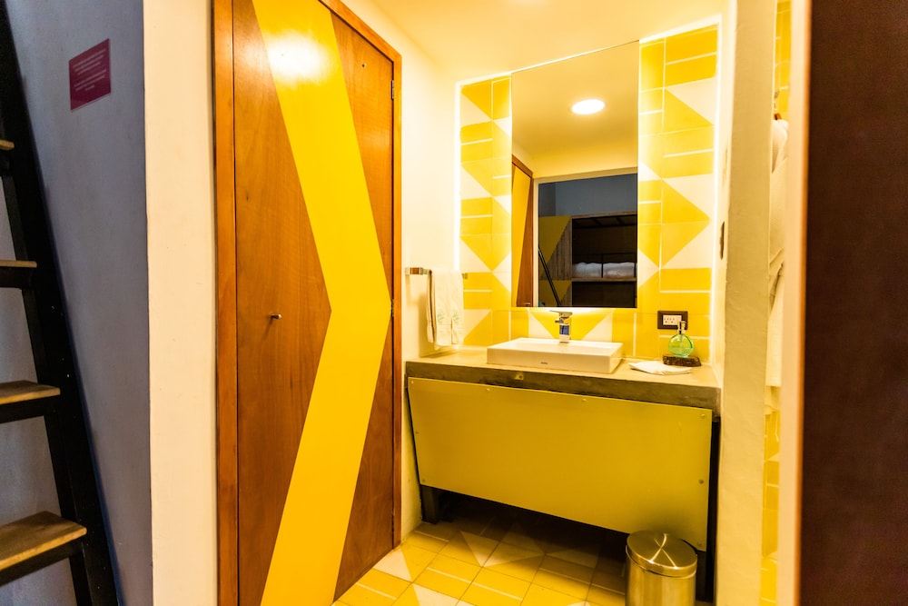 Adra Hostel 50/50