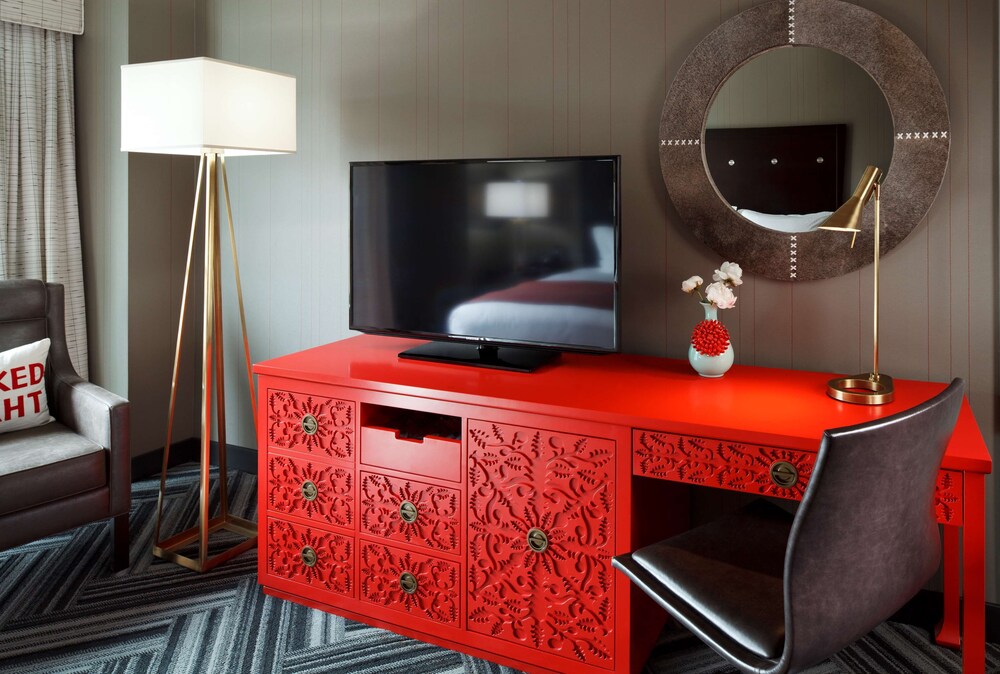Pennyweight Hotel Boston, Curio Collection by Hilton 29/31
