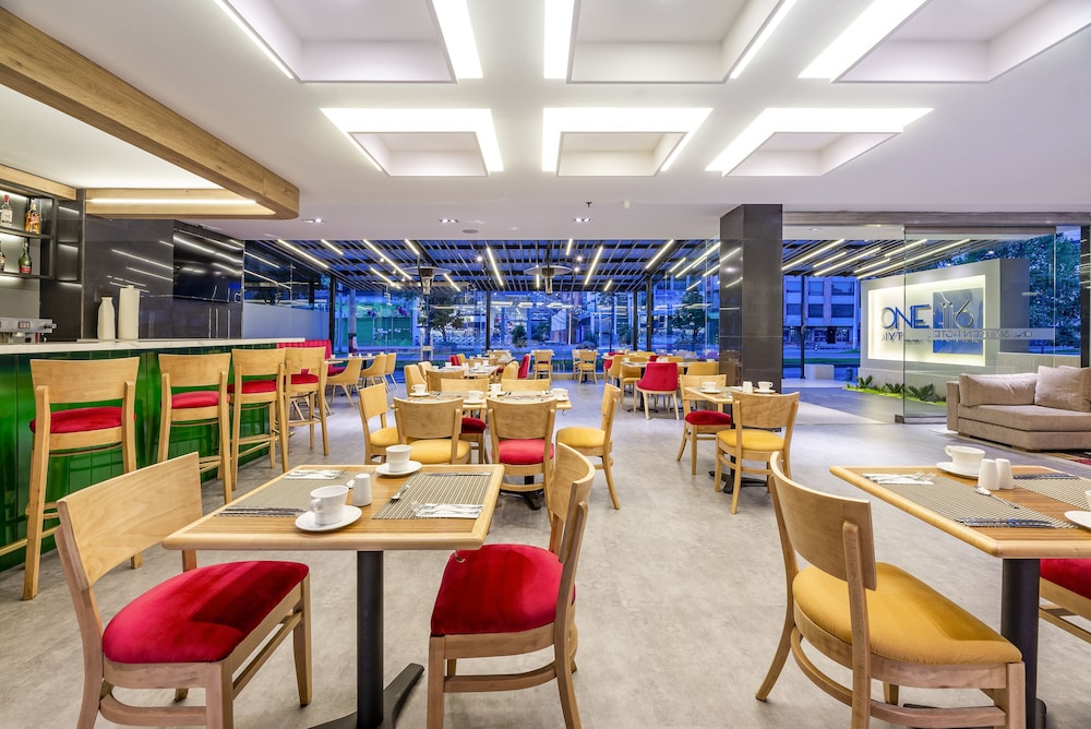 One Sixteen Hotel 62/72