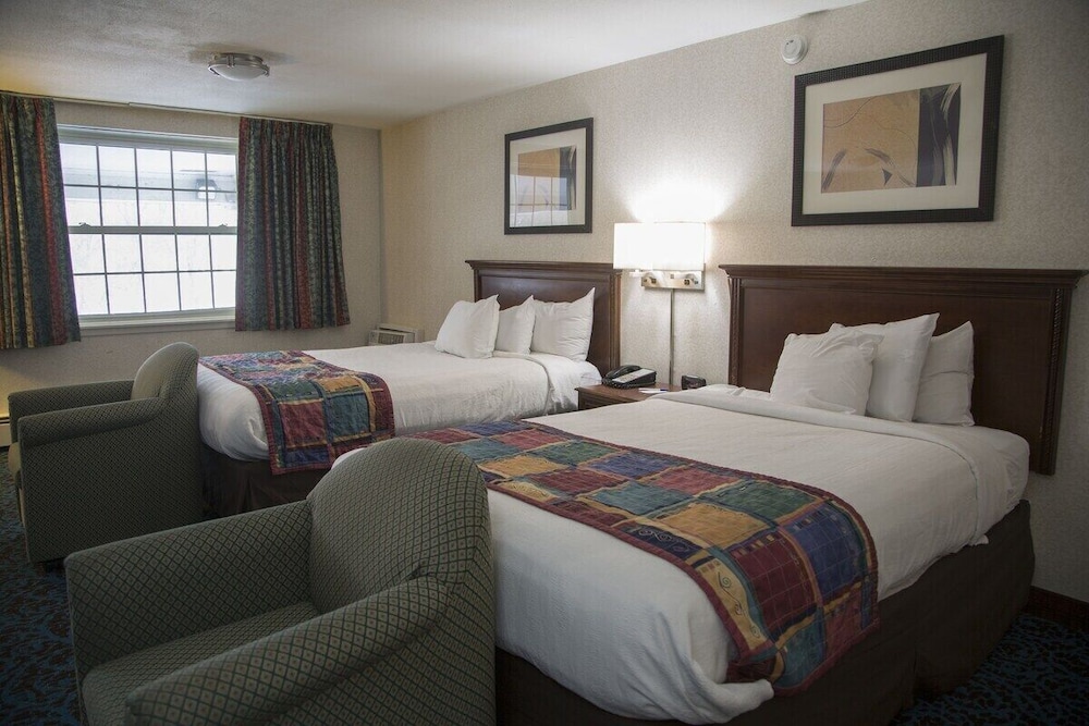 ROOM, SINGLE, 2 DOUBLE BEDS