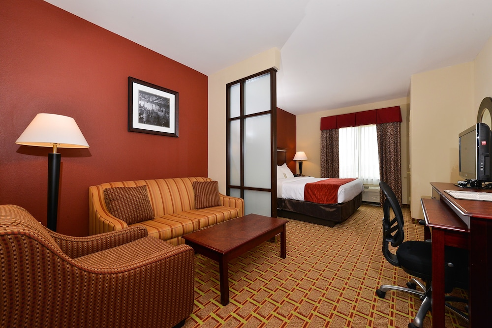 Comfort Suites At Lake Worth 33/47