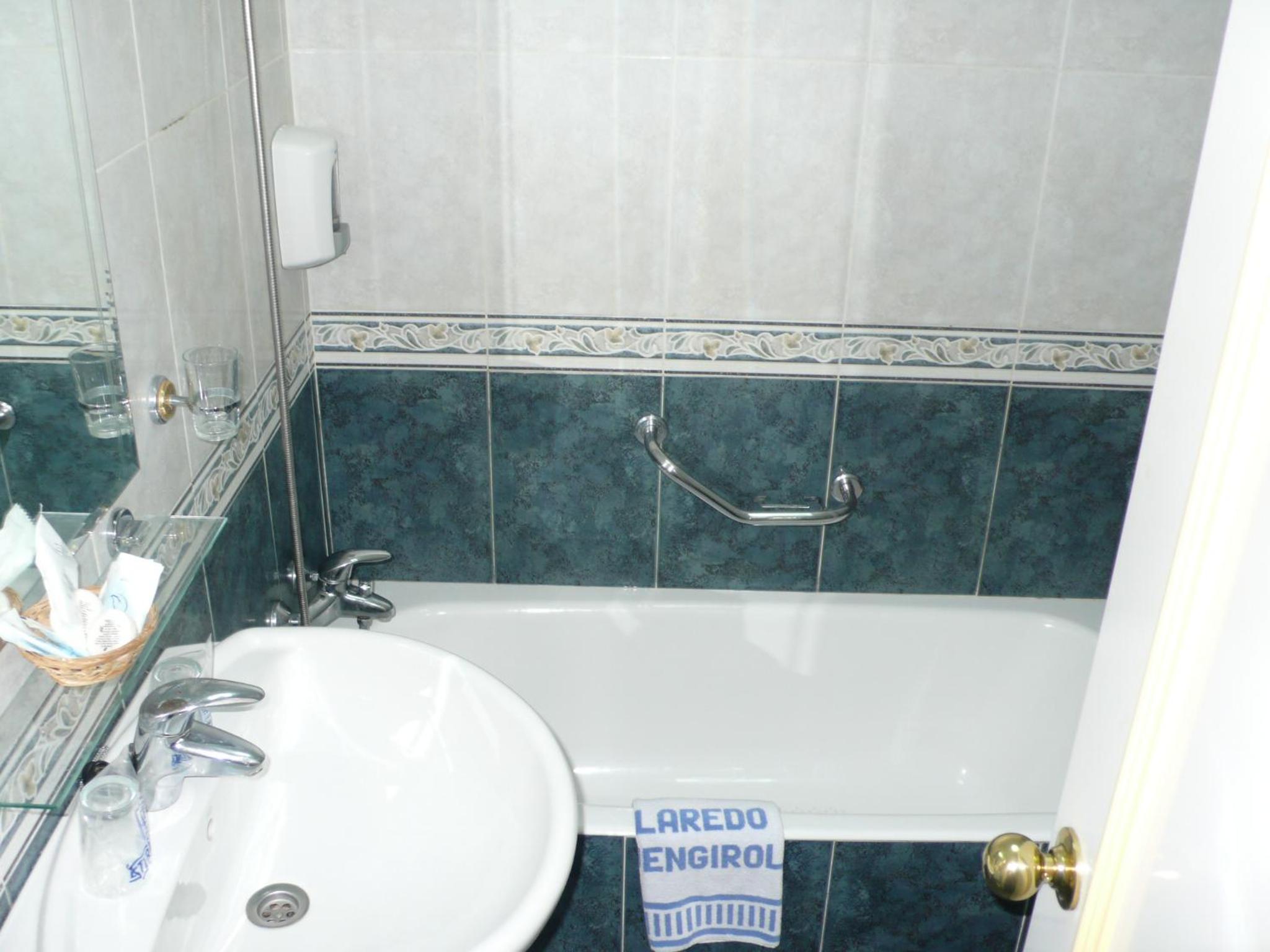 غرفة مفردة بإطلالة على البحر، Villa de Laredo Hotel 3/4