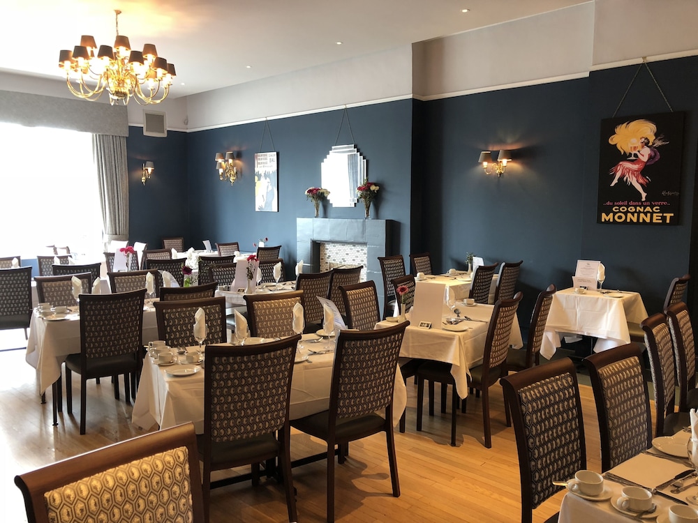THE MANOR HOTEL 54/71