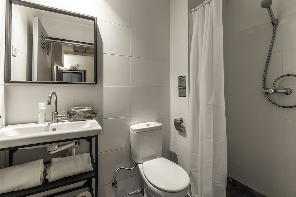 Ekoos Hostel Bilbao 47/50