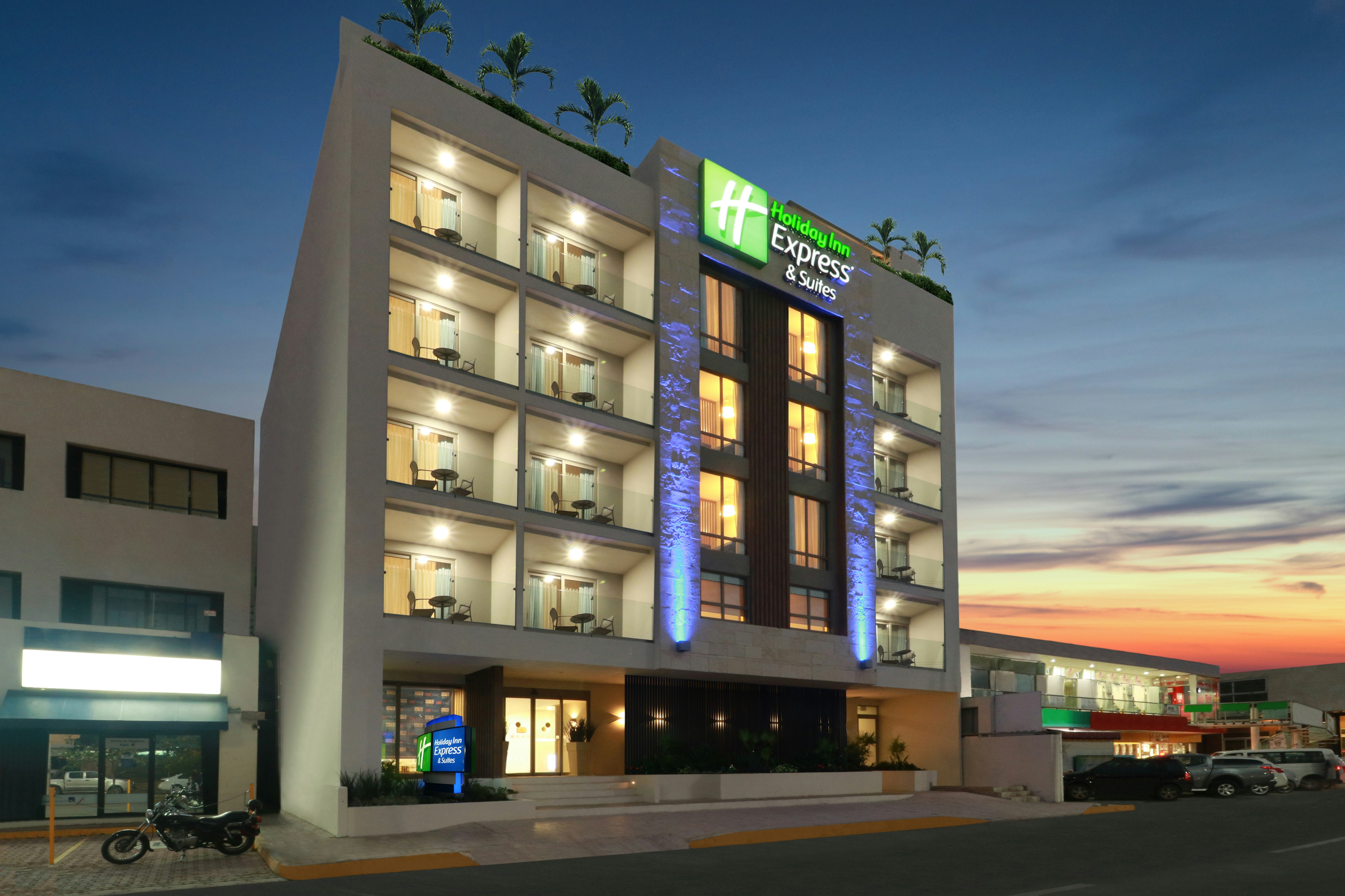Holiday Inn Express And Suites Playa Del Carmen 2/74