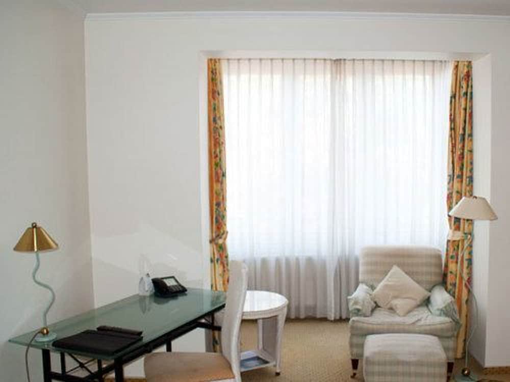 ENTREE HOTEL GROSS BORSTEL 27/50