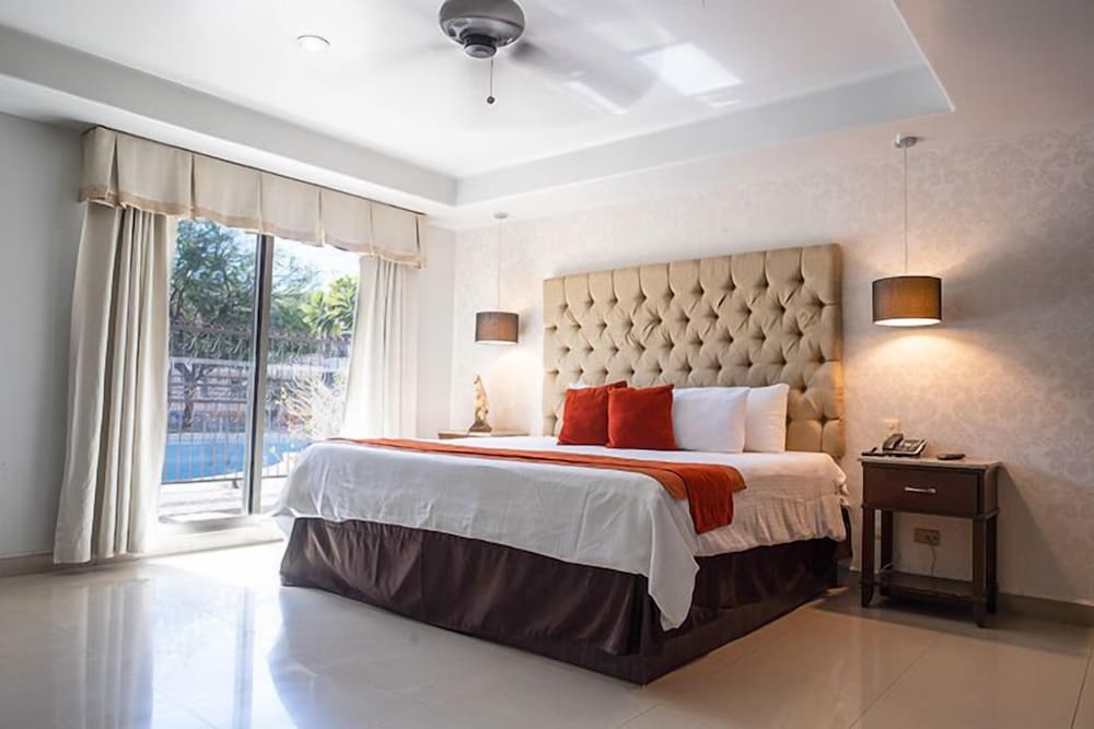 Hotel Santorian 13/57