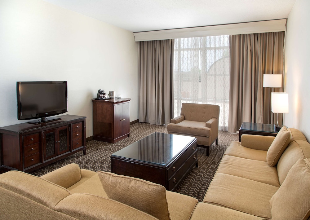 Doubletree Suites By Hilton Lexington 44/78
