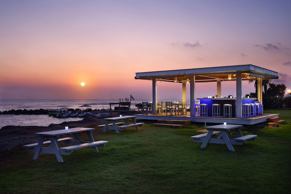 Paradise Cove Luxurious Beach Villas 35/50