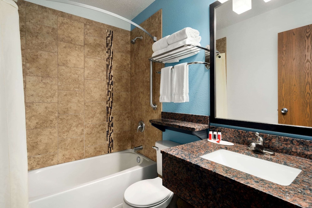 Super 8 By Wyndham Eveleth 48/49