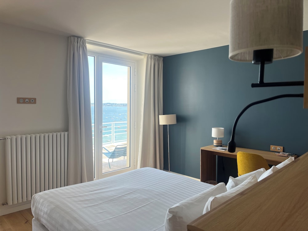 Logis Hotel De Carantec 5/33