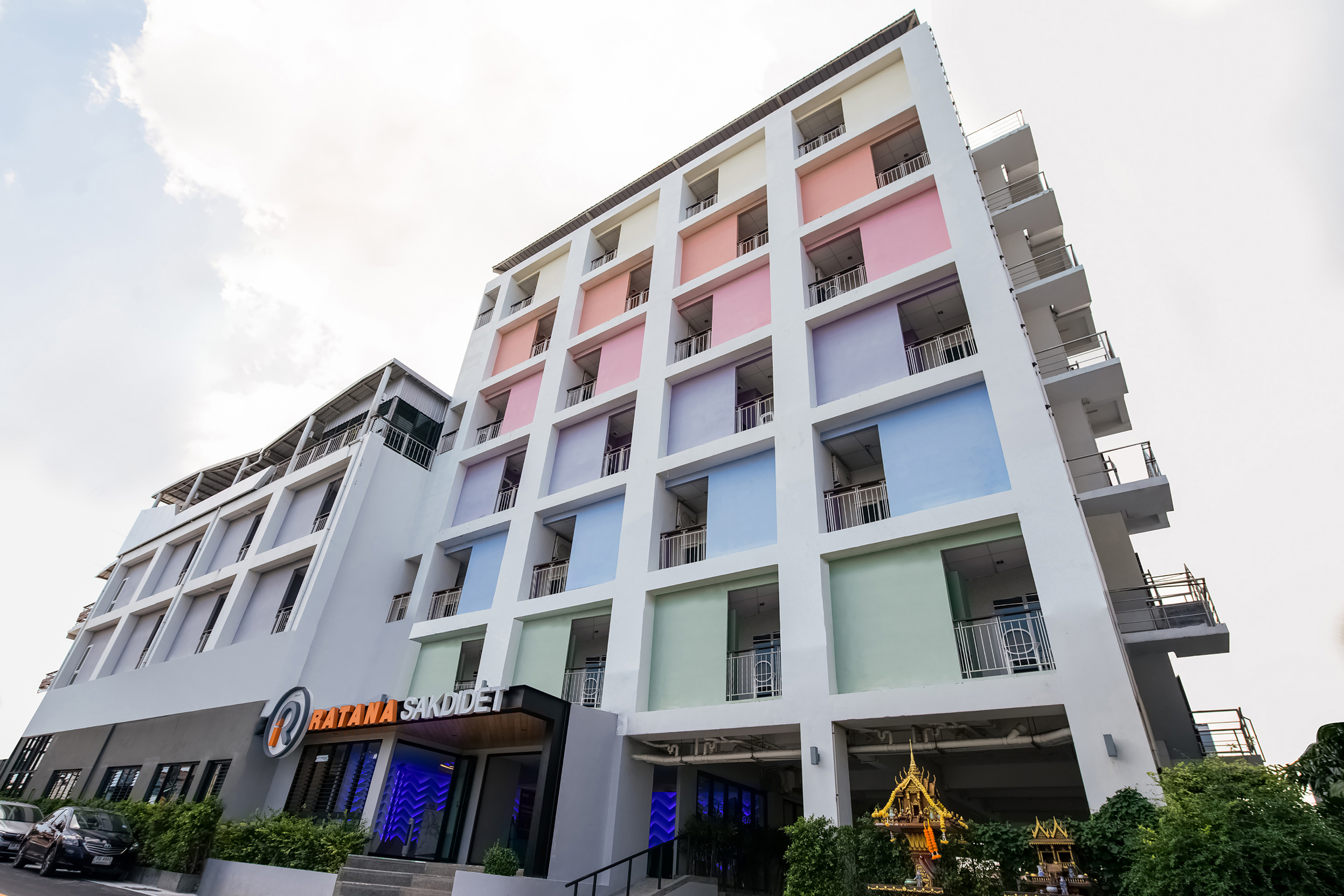 OYO 241 Ratana Hotel Sakdidet 3/25