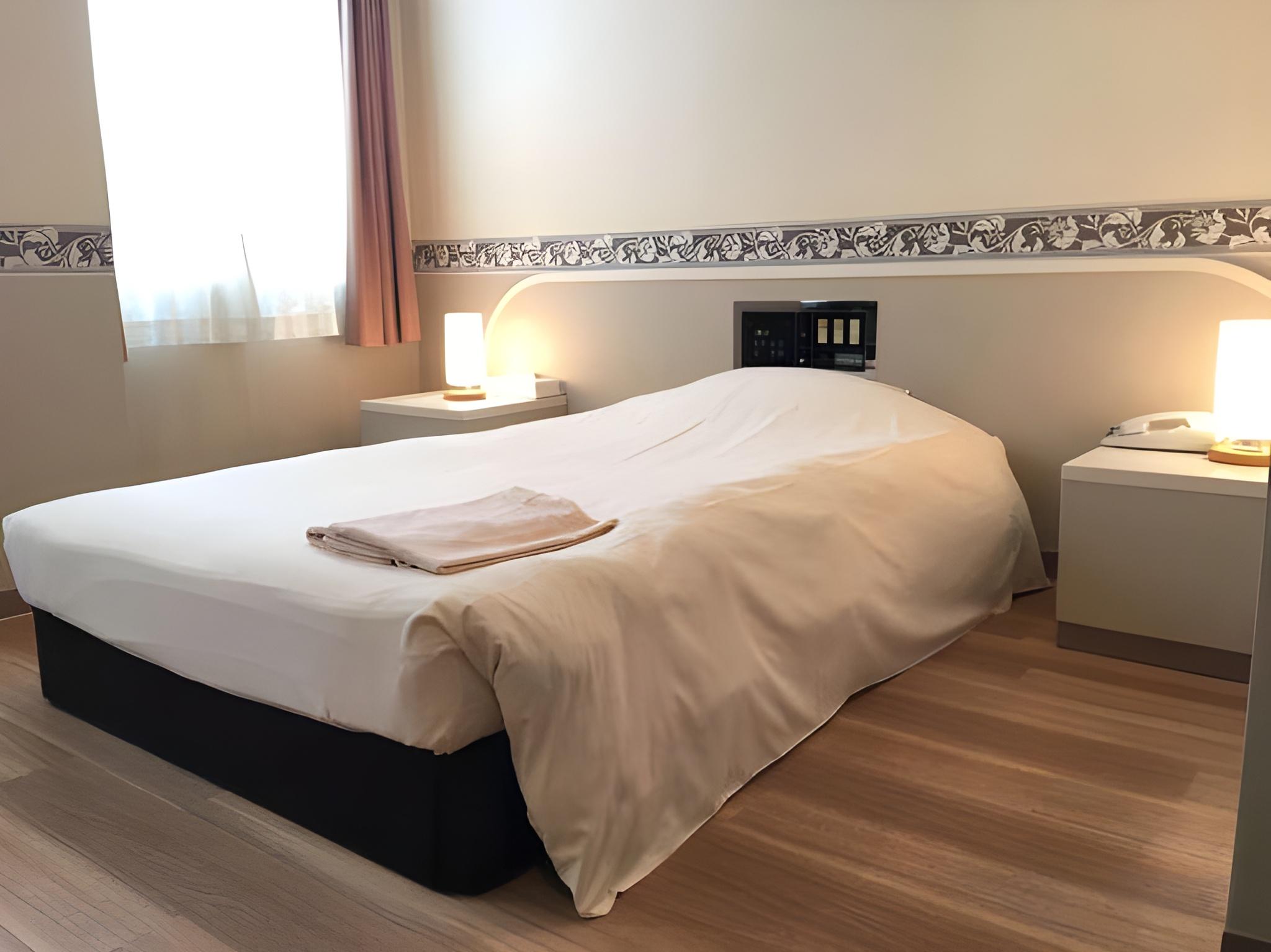 Basic, Single, 2 Double Beds