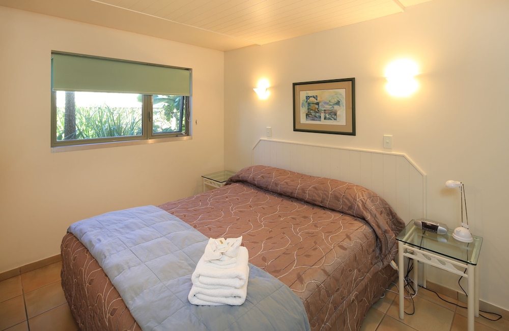 ONETANGI BEACH APARTMENTS 7/69