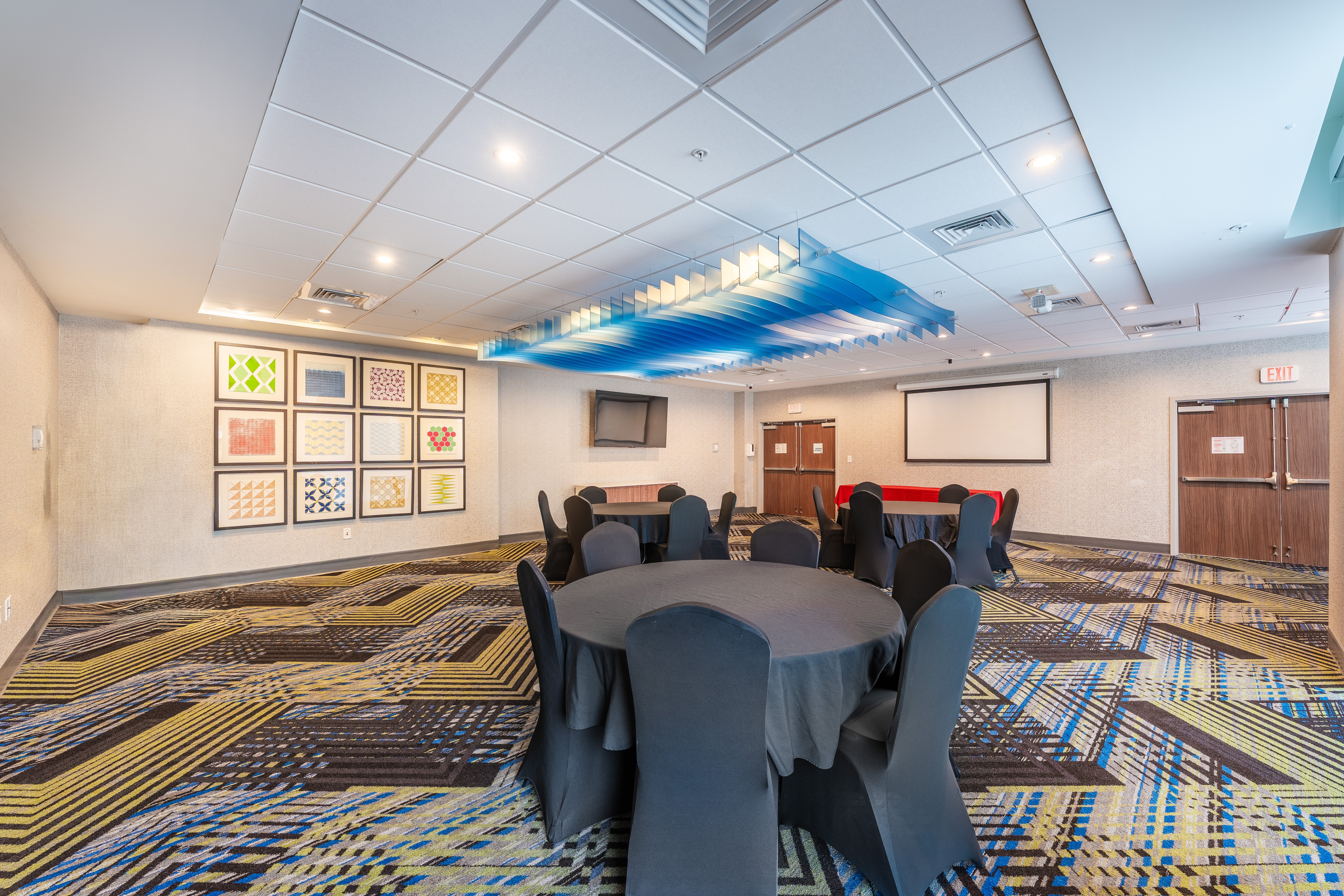 Holiday Inn Express Suites Nashville North Springfield 73/77