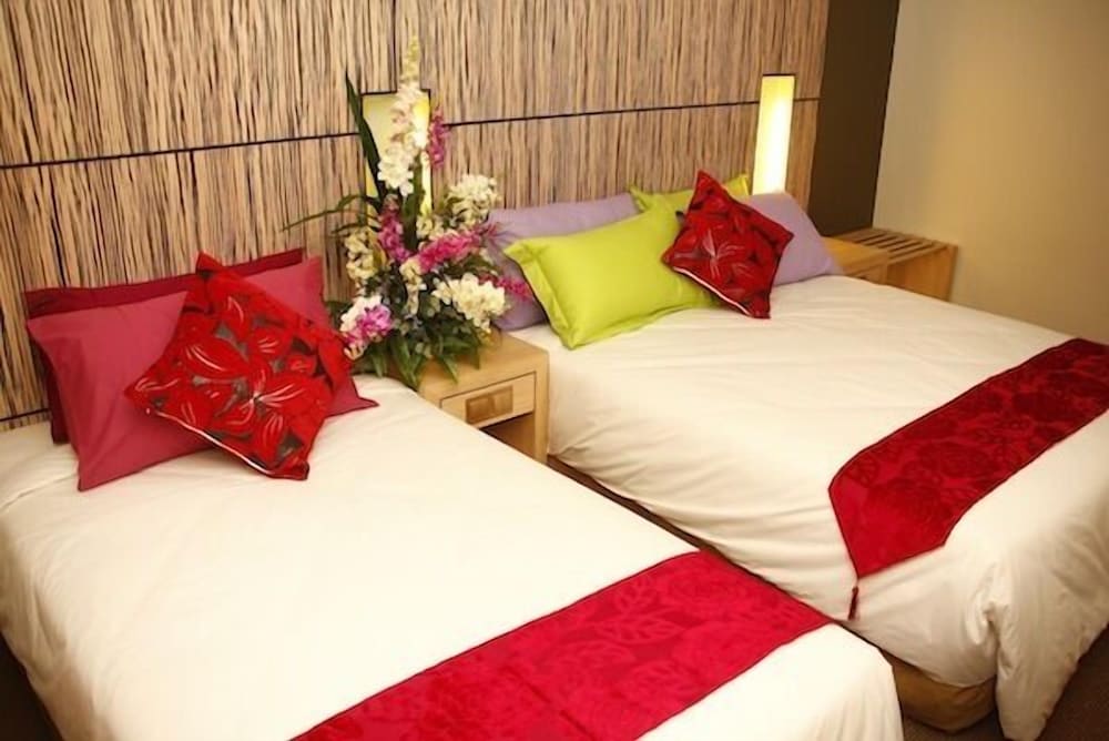 DELUXE, KING BED