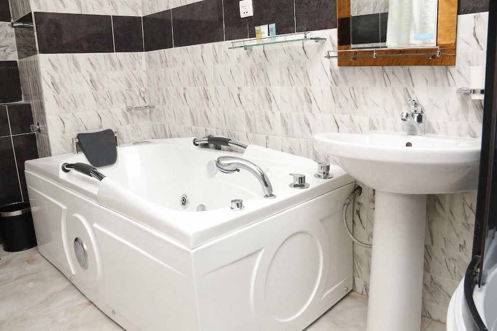 Reiz Continental Hotel Abuja 49/49