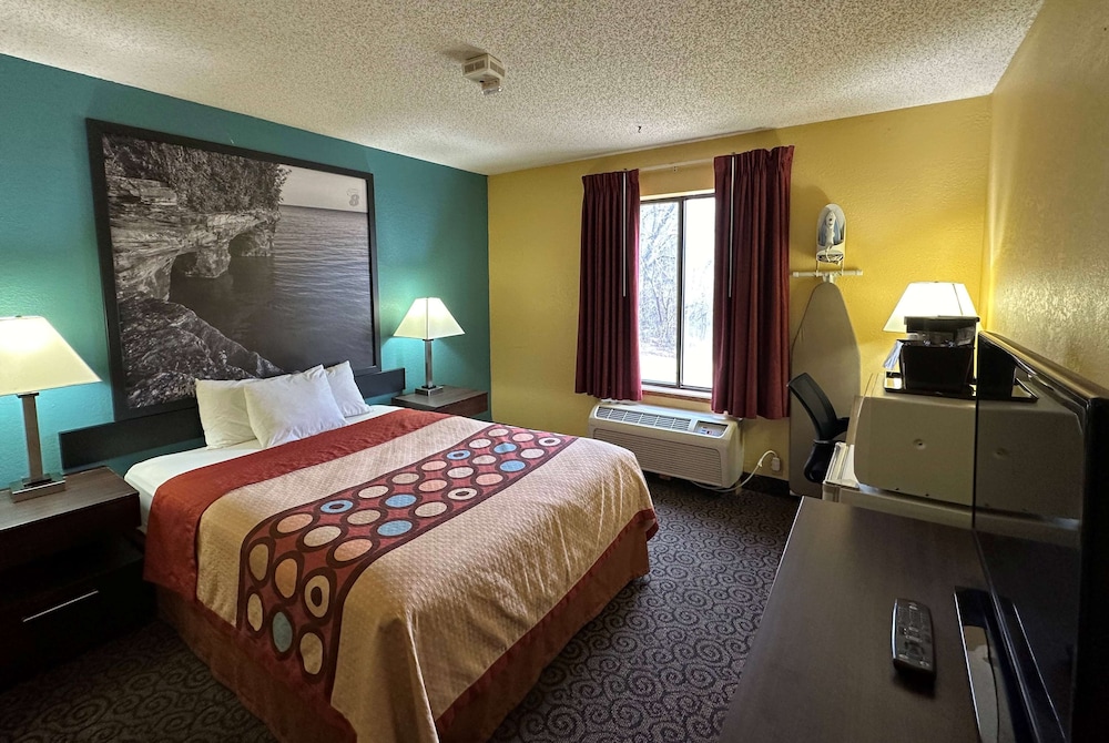 Super 8 By Wyndham Appleton 13/32