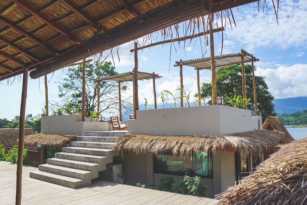 SANCTUARY NAM NGUM BEACH RESORT 33/53