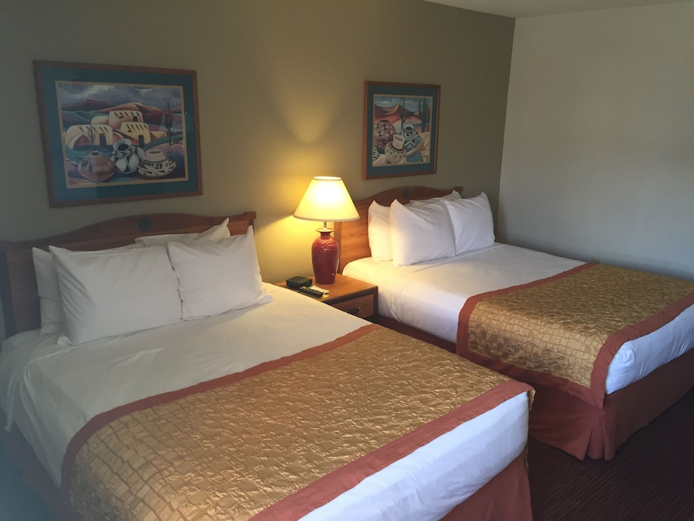 Hawthorn Suites by Wyndham Albuquerque 9/36