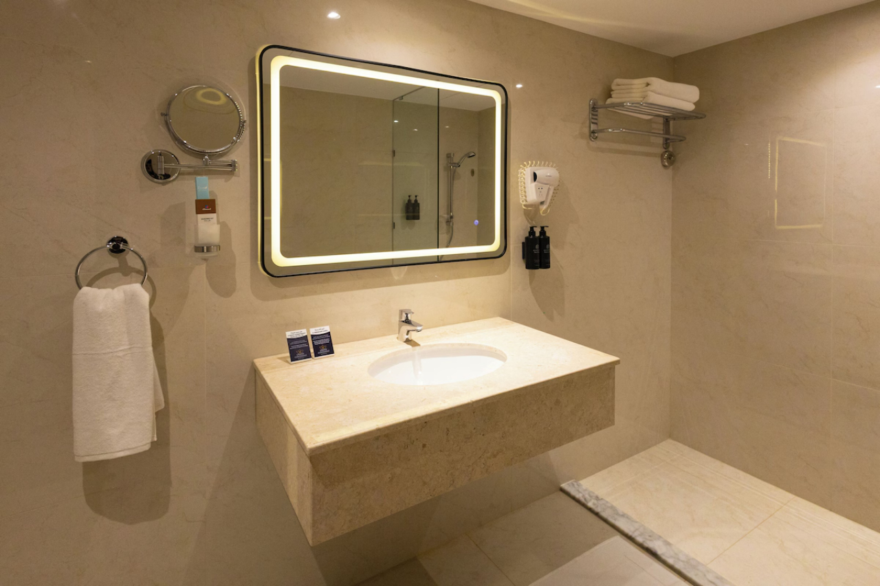 Grand Continent Hotel, Dubai 20/20