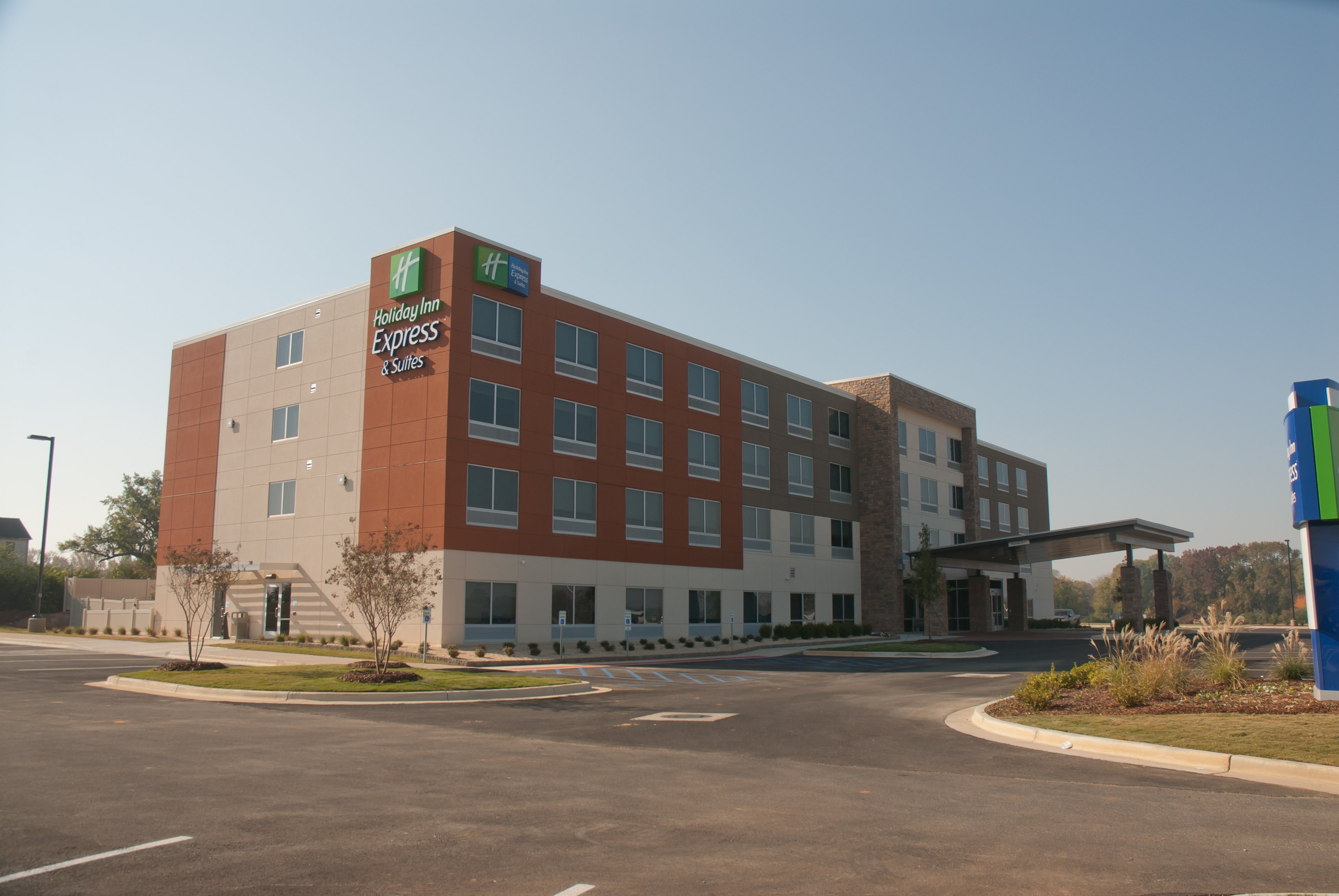 Holiday Inn Express And Suites Decatur 3/27