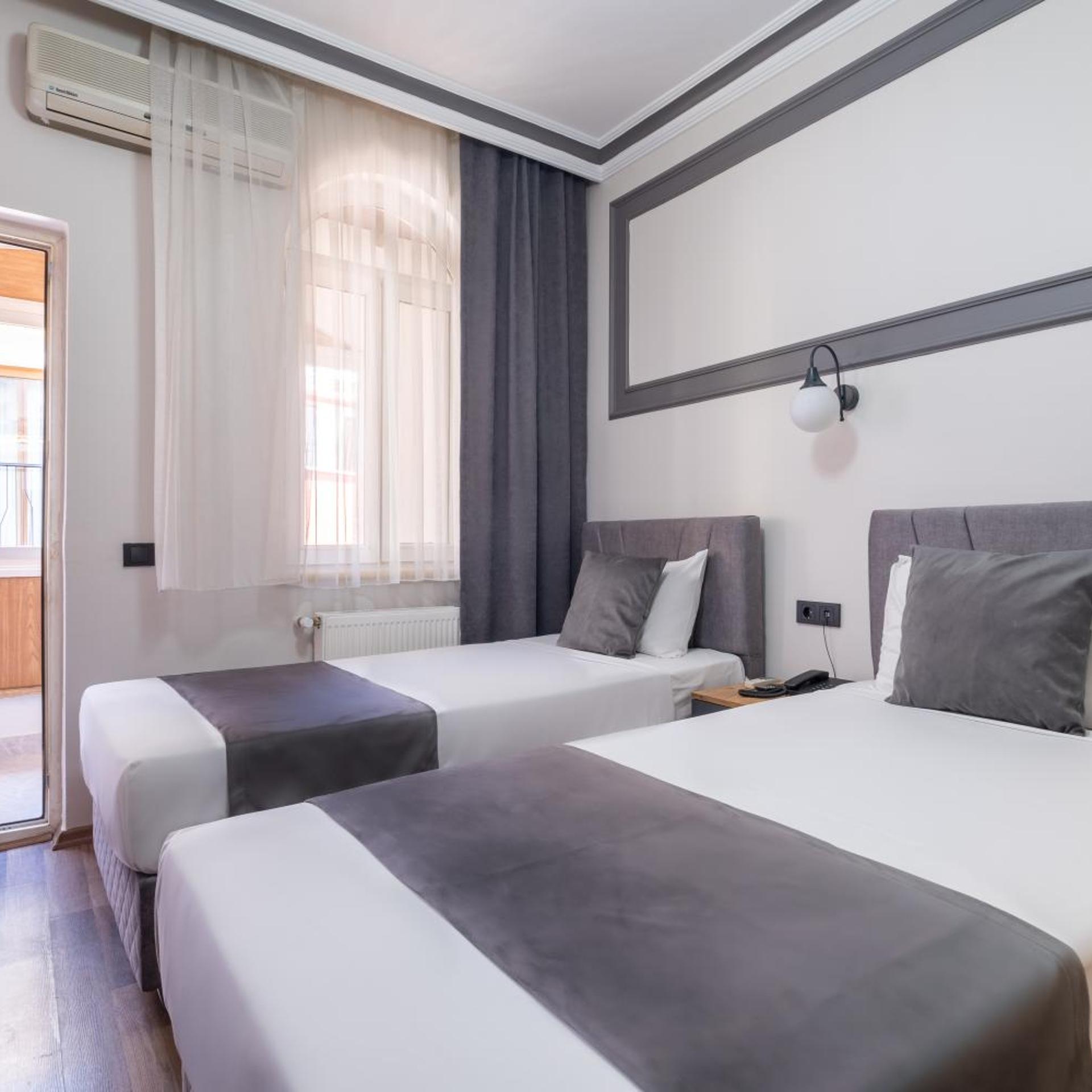 غرفة بسرير مزدوج بشرفة، Sur Hotel 2/10