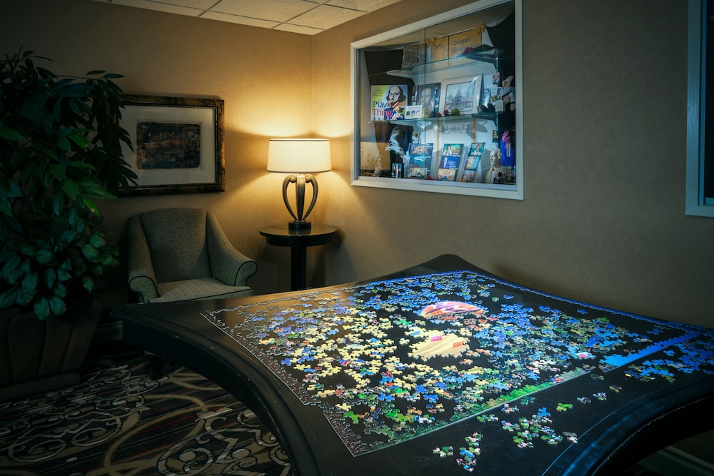 Plaza Inn Suites at Ashland Creek 18/29
