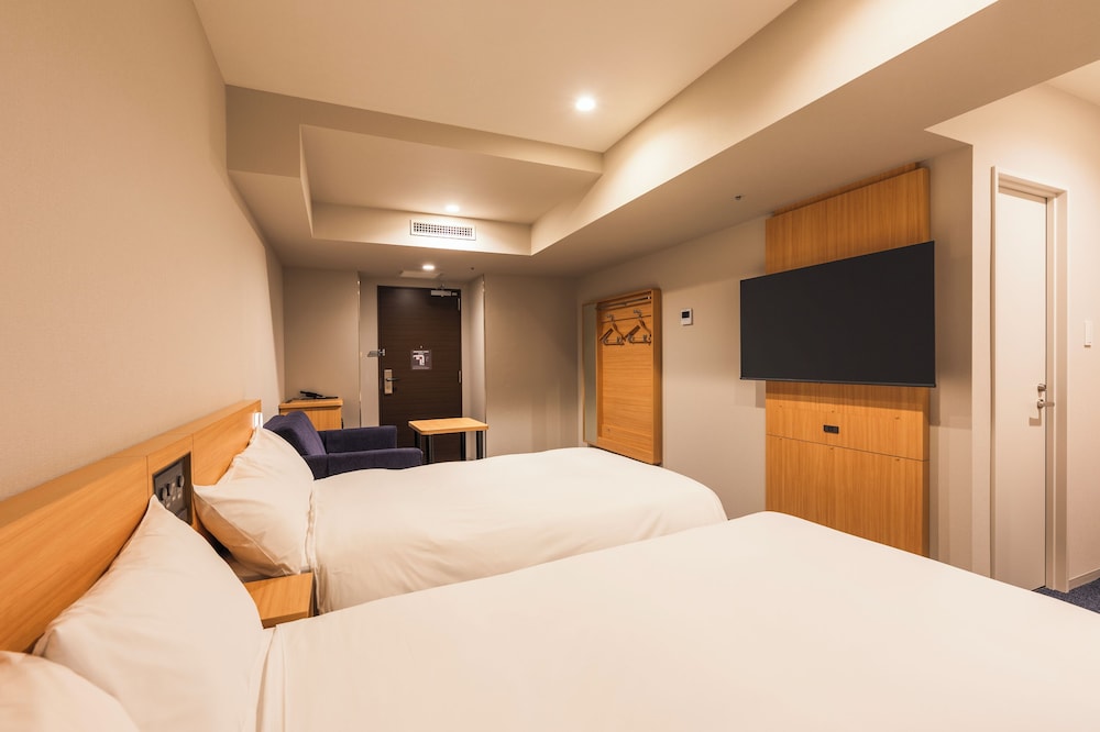 RENOVATED, DELUXE, TWIN BEDS