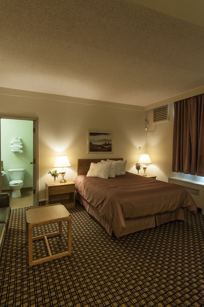 Travelodge by Wyndham Winnipeg Airport West 7/26