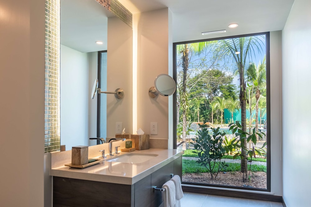 Botanika Osa Peninsula, Curio Collection by Hilton 21/73