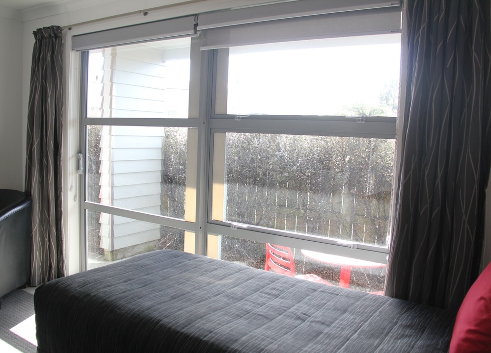 Pukekura Motor Lodge 30/38