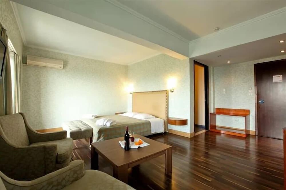 Galaxy Hotel 24/50