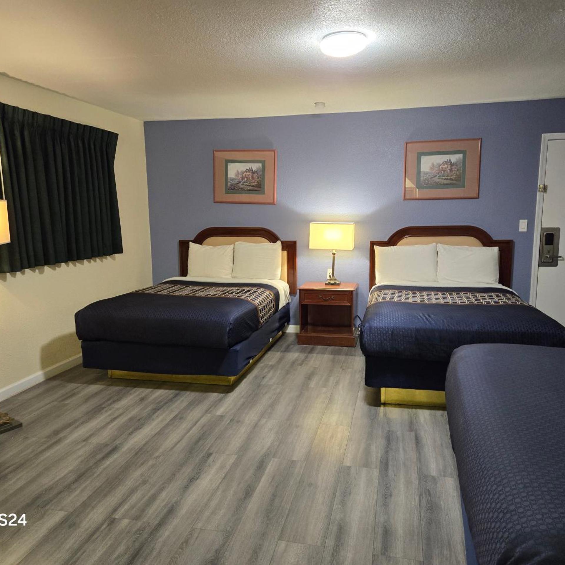 Family, 3 Queen Beds, Rodeway Inn & Suites Blythe I-10, CA 5/10