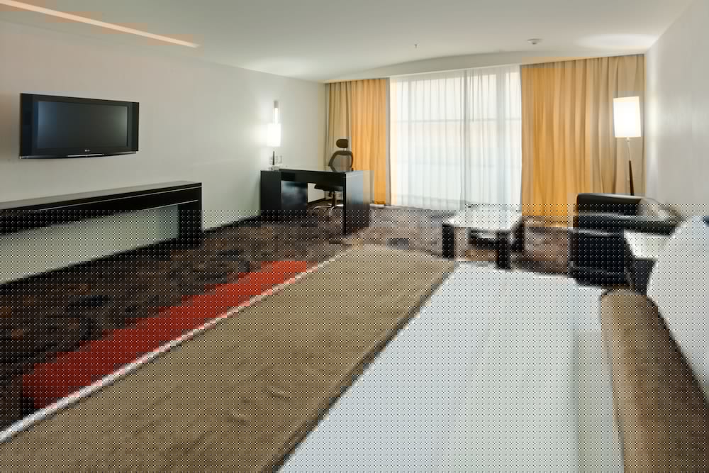 Crowne Plaza Toluca-Lancaster 14/78